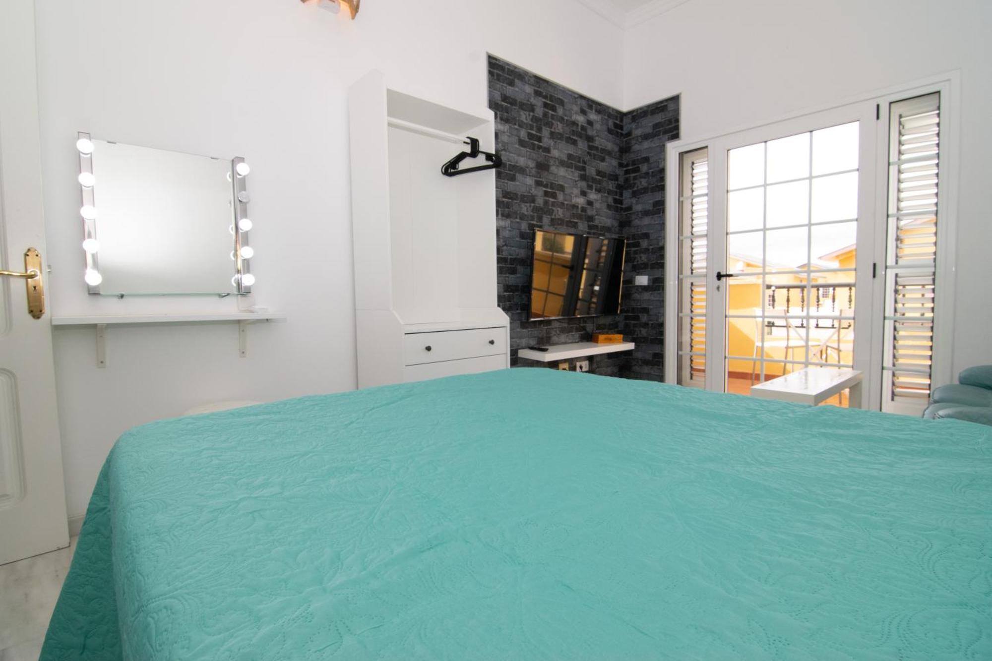 The Safe Point Suites Castillo Castillo del Romeral Esterno foto